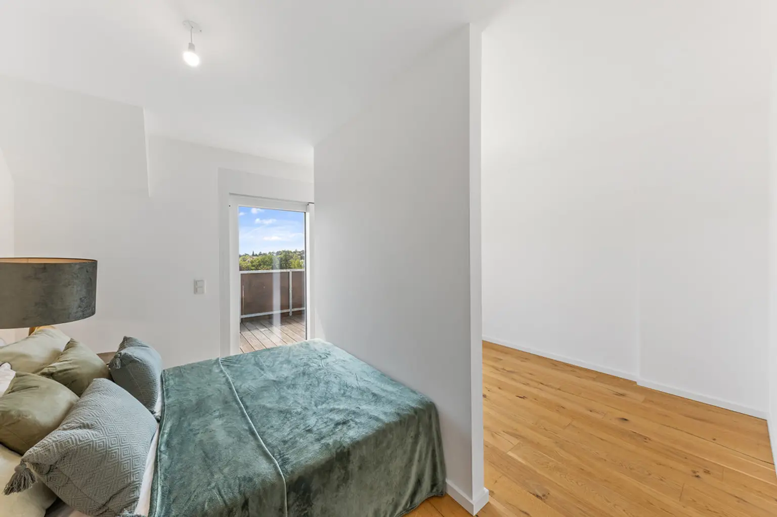 DG-Wohnung mit atemberaubender Dachterrasse in absoluter Grünruhelage