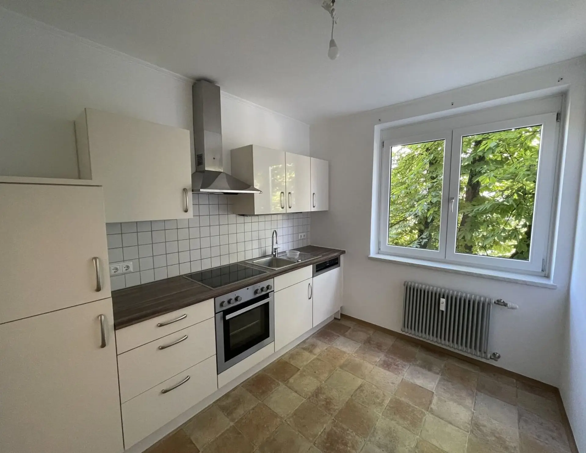 Sehr Schöne, Super Geschnittene 2-Zimmerwohnung !