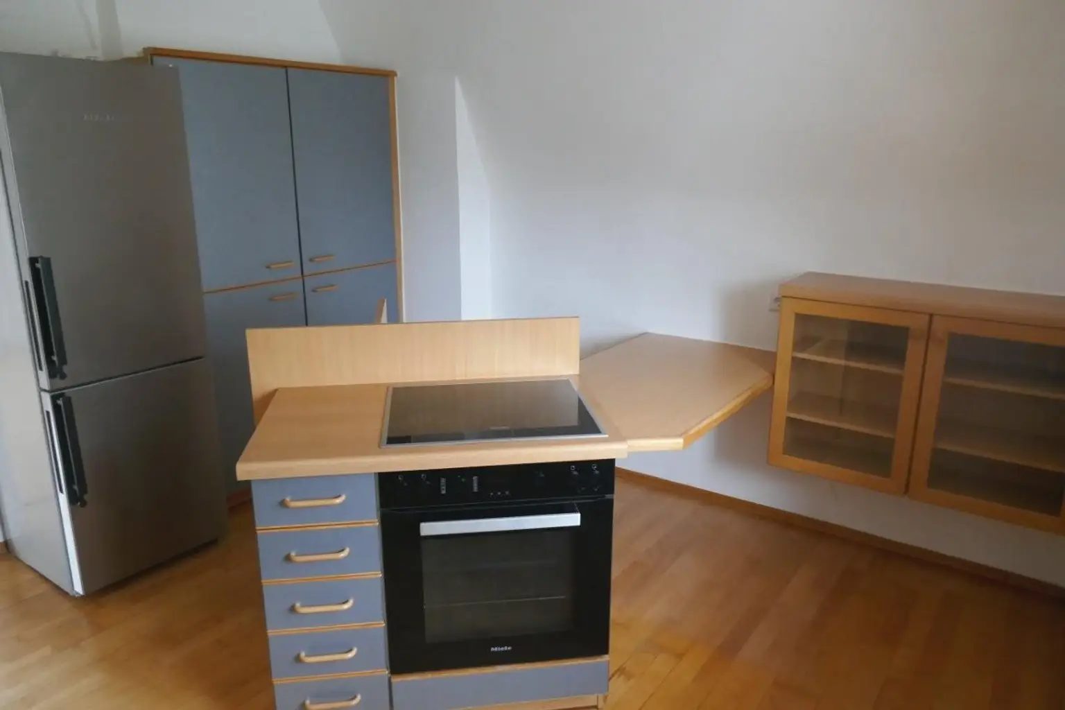 Schöne Villenwohnung in Aussichtslage mit Balkon und Parkplatz