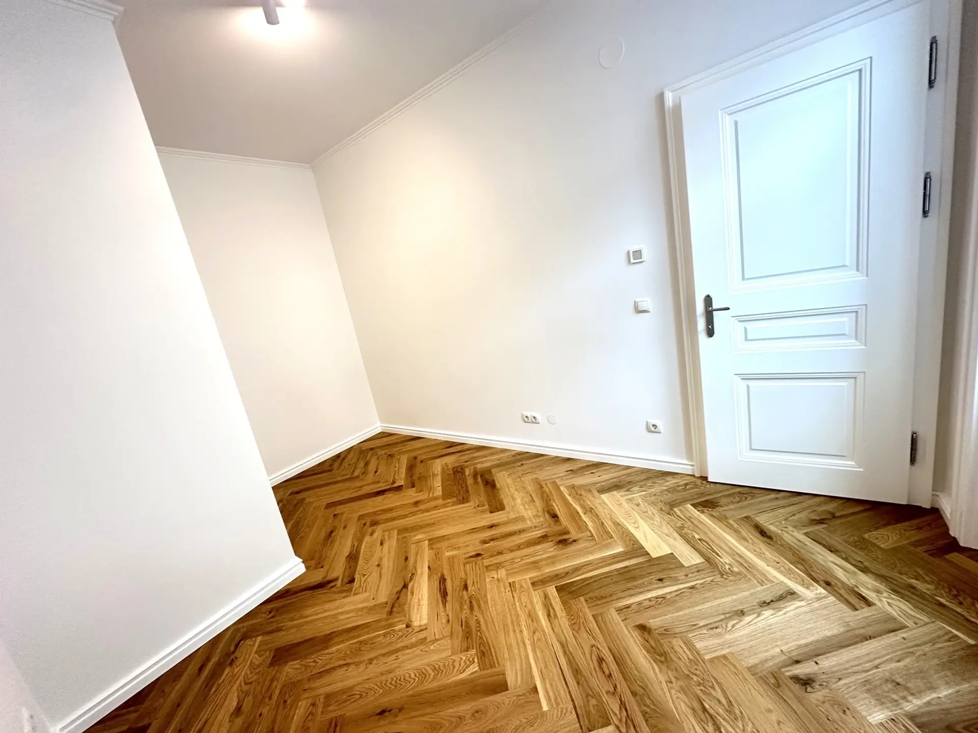 20250331_094342516_iOS