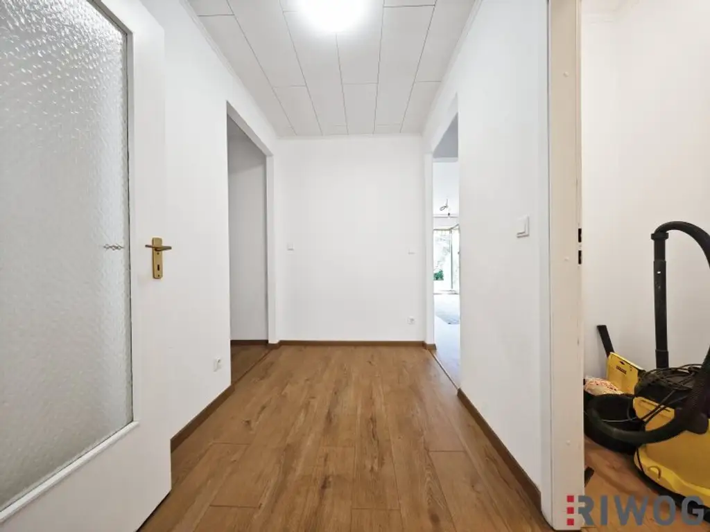 Sonniger Bungalow mit südseitigem Garten inkl. Fernsicht & Pool | neue Einbauküche | Klima | voll unterkellert