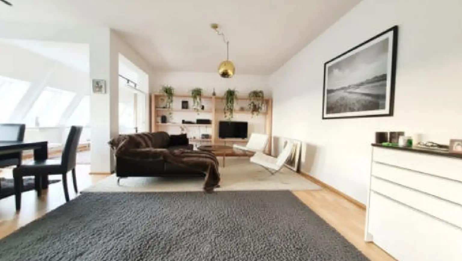 Exklusive Dachgeschosswohnung mit gemeinschaftlichem Pool und Weitblick in absoluter Ruhelage – gegenüber der Sternwarte