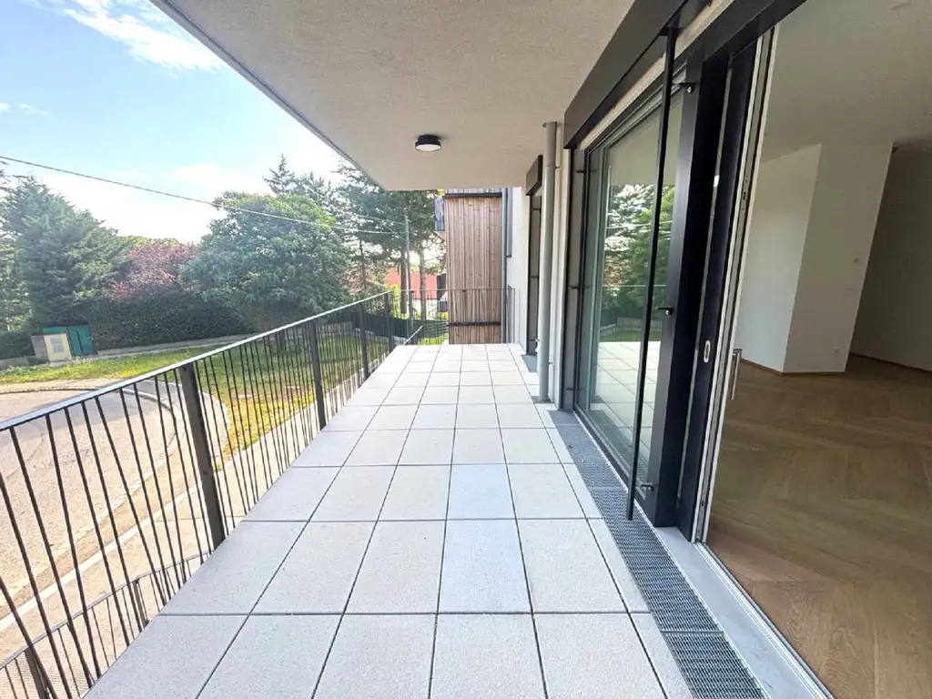STOCK IM WEG - "Wohnen mit Stil & Natur: Erstbezug mit Balkon, Fitness & Garage"