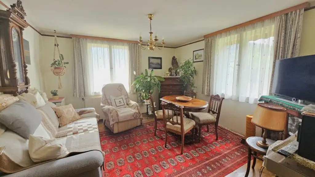 Charmantes Sanierungsobjekt in Radenthein: 5 Zimmer, Balkon und viel Potenzial!