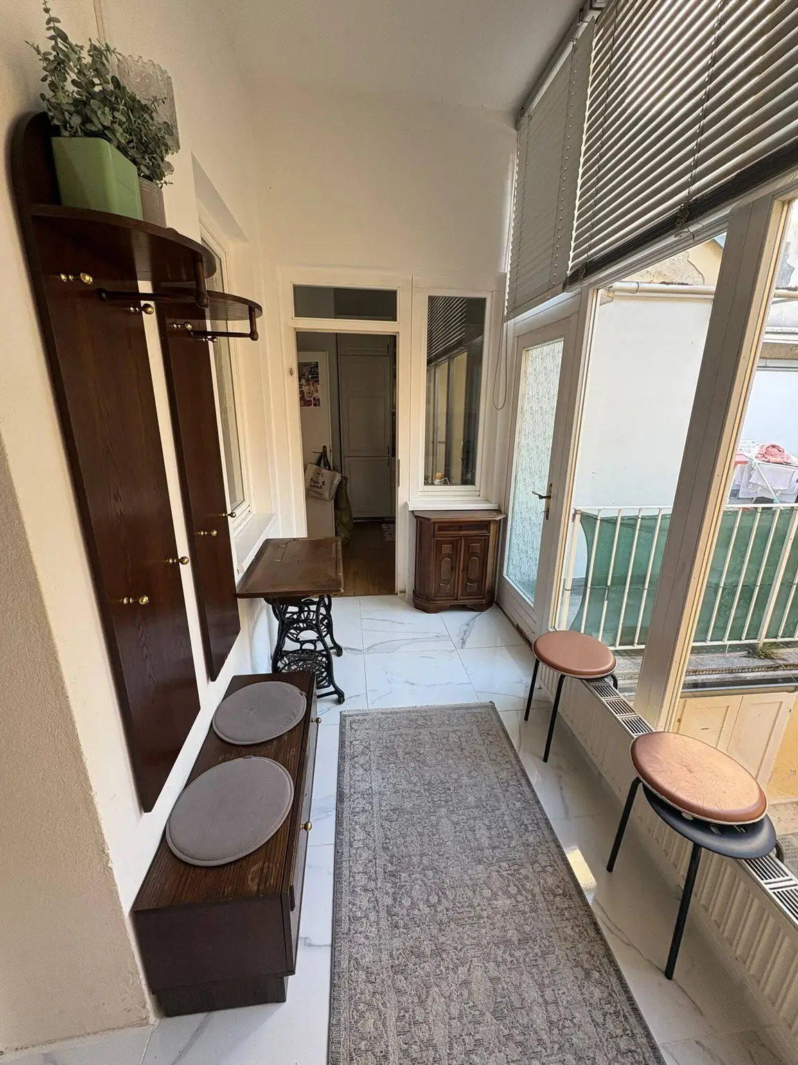 Schöne Wohnung mit 4 Zimmer + großer Terrasse!