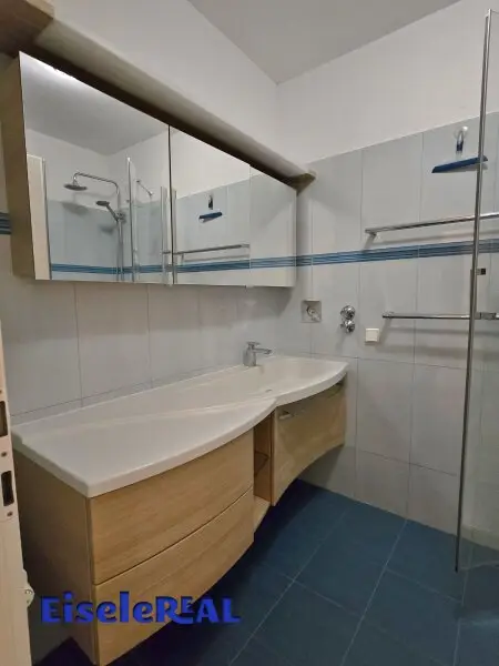 Tolle 3 Zimmer Wohnung – Balkon - Tiefgaragenplatz