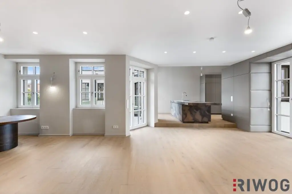**Architekten Wohnung mit Luxus Ausstattung und Balkon** in Art Deco Fabrik