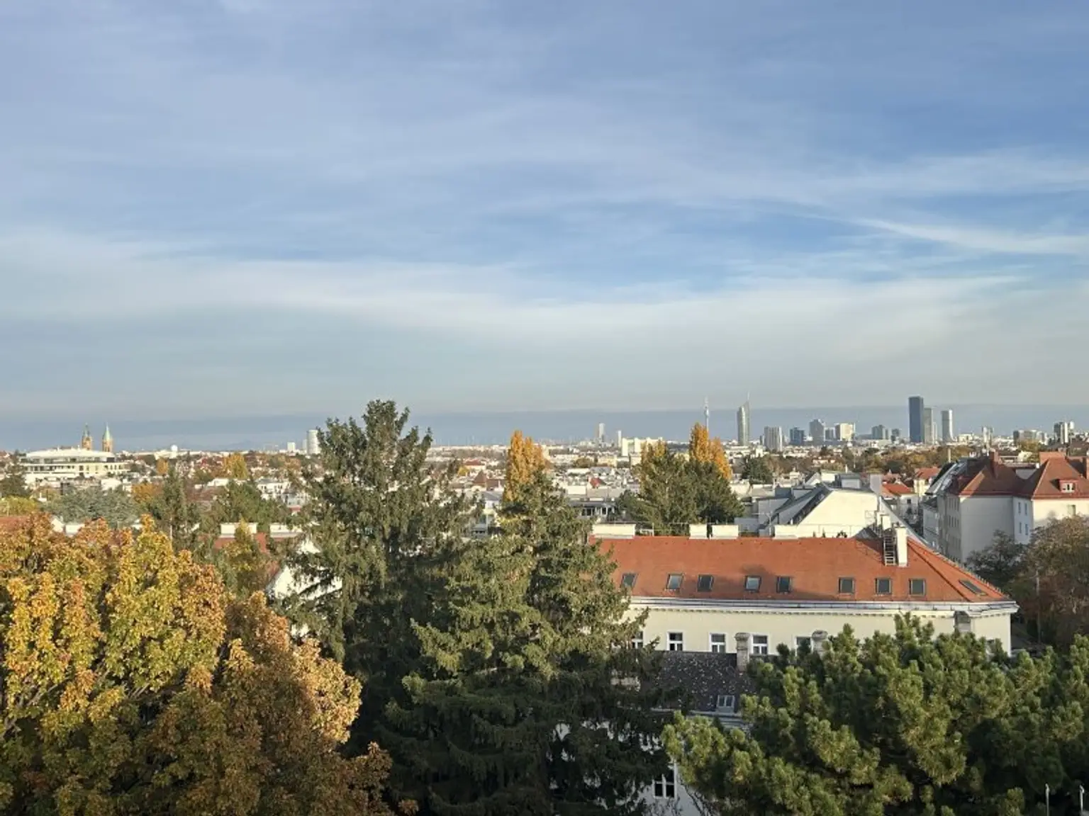 DACHGESCHOSS + 42m² TERRASSEN + FERNSICHT + SONNIG + RUHELAGE + TOPZUSTAND!