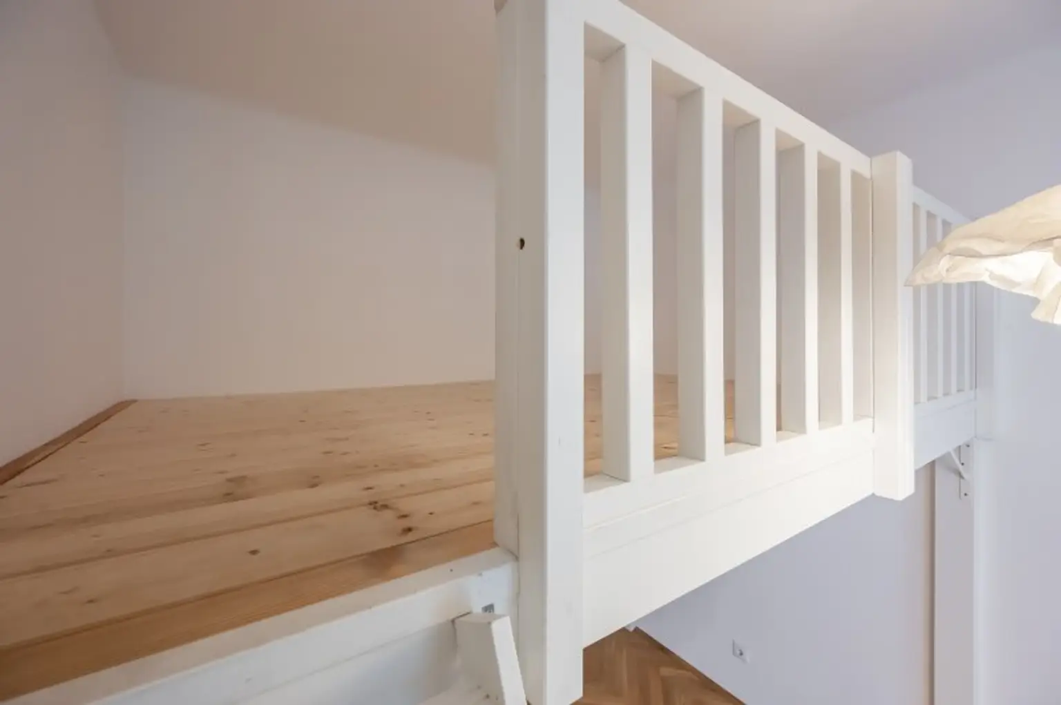 ++1150++ Stilvolle 4-Zimmer Altbauwohnung mit Balkon – Wohnen in Toplage mit Topausstattung
