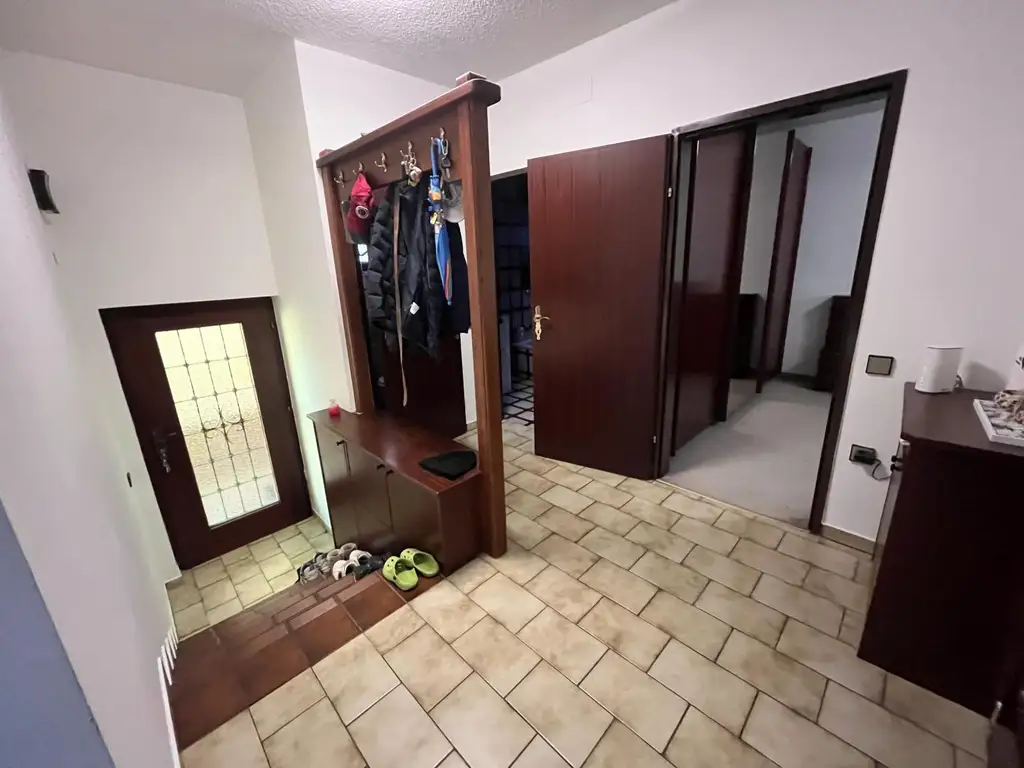 Familienfreundliches Ein- oder Zweifamilienwohnhaus mit 2 Wohneinheiten!