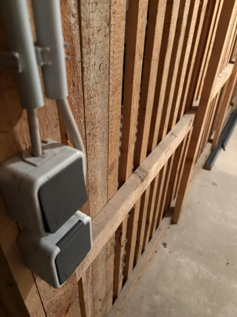 Strom und Licht im Keller