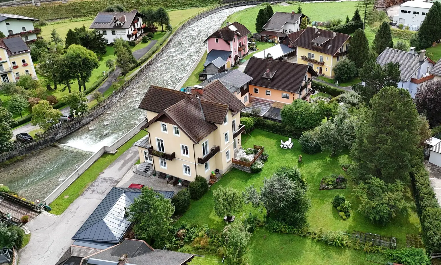 Charmantes Haus mit 4 Ferienwohnungen und Privatwohnung im Herzen von Mallnitz