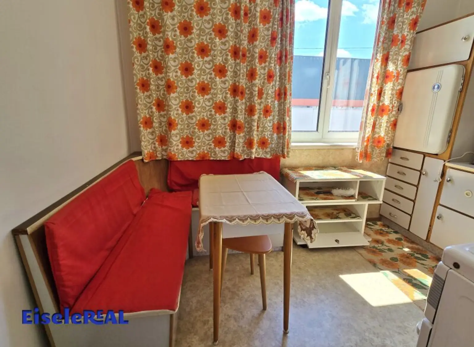 Tolle 1 Zimmer  Wohnung– extra Küche - sanierungsbedürftig