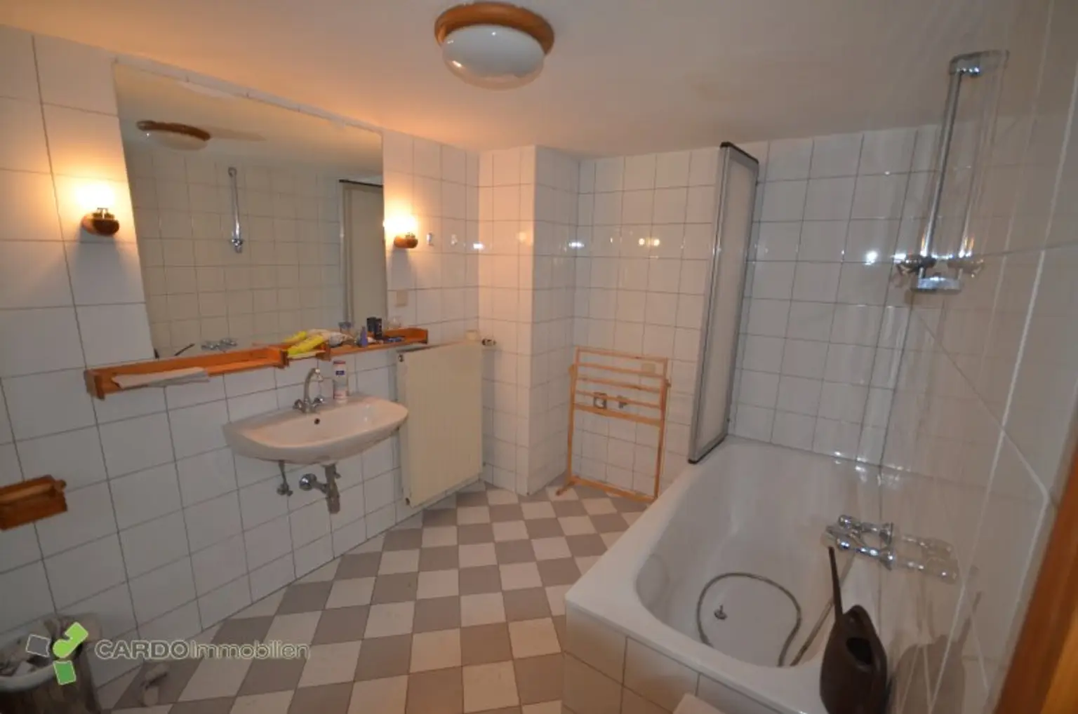 Frisch sanierte Stockhaus mit Pool in Grünlage, ruhigen Nebenstraße