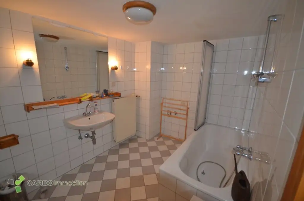 Frisch sanierte Stockhaus mit Pool in Grünlage, ruhigen Nebenstraße