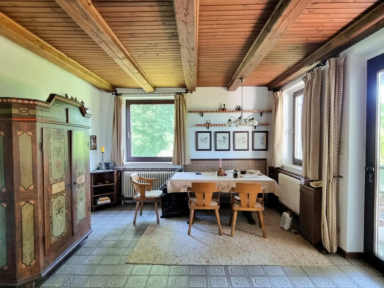 TRAUMHAFT SCHÖNES GRUNDSTÜCK MIT RENOVIERUNGSBEDÜRFTIGEM HAUS