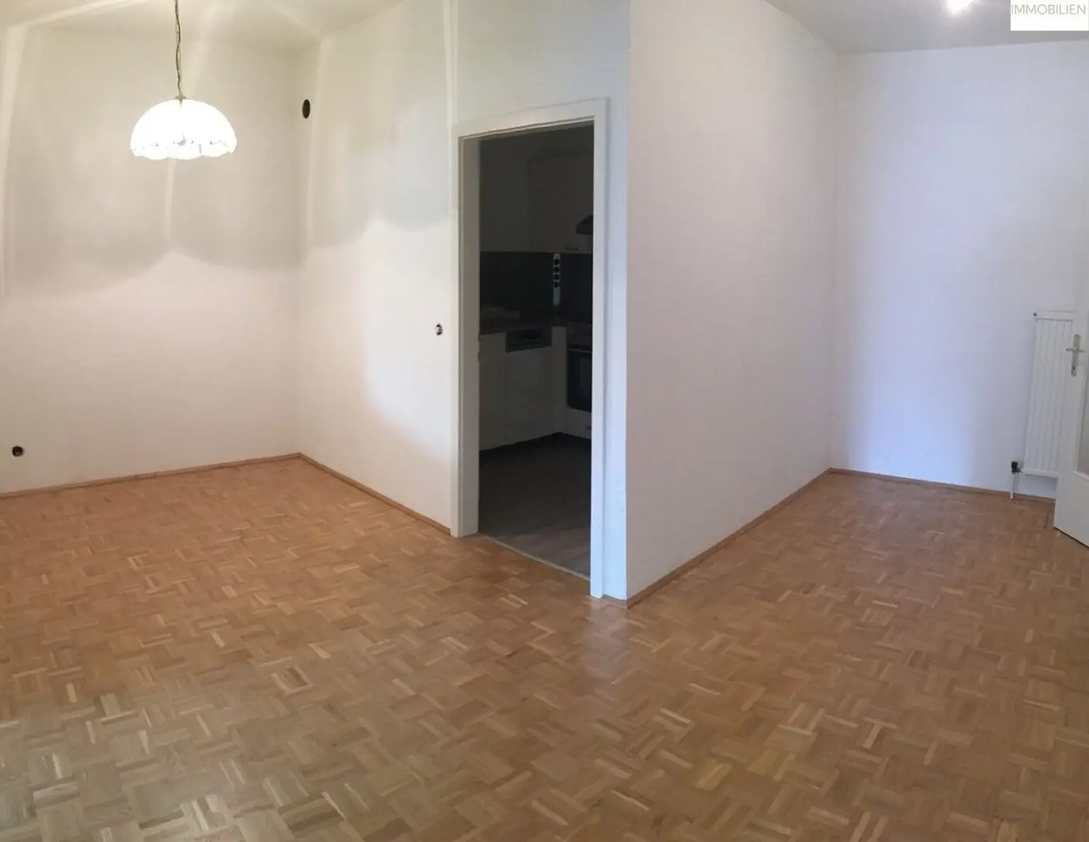 Zentral gelegene 2,5-Zimmer-Wohnung - Nähe Klinikum und Stadtzentrum - WG-tauglich!