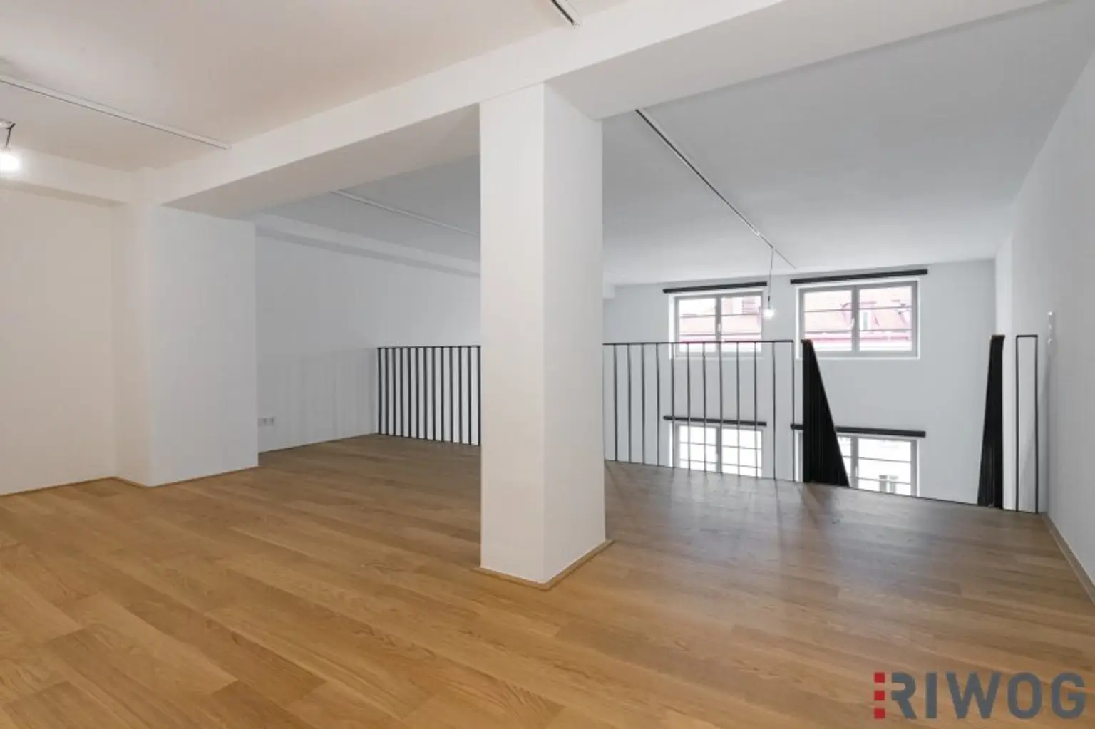 ERSTBEZUG nach Sanierung | Außergewöhnliches Loft mit Raumhöhe bis zu ca. 4,90 m | Büro/Praxis Nutzung und Kurzzeitvermietung möglich