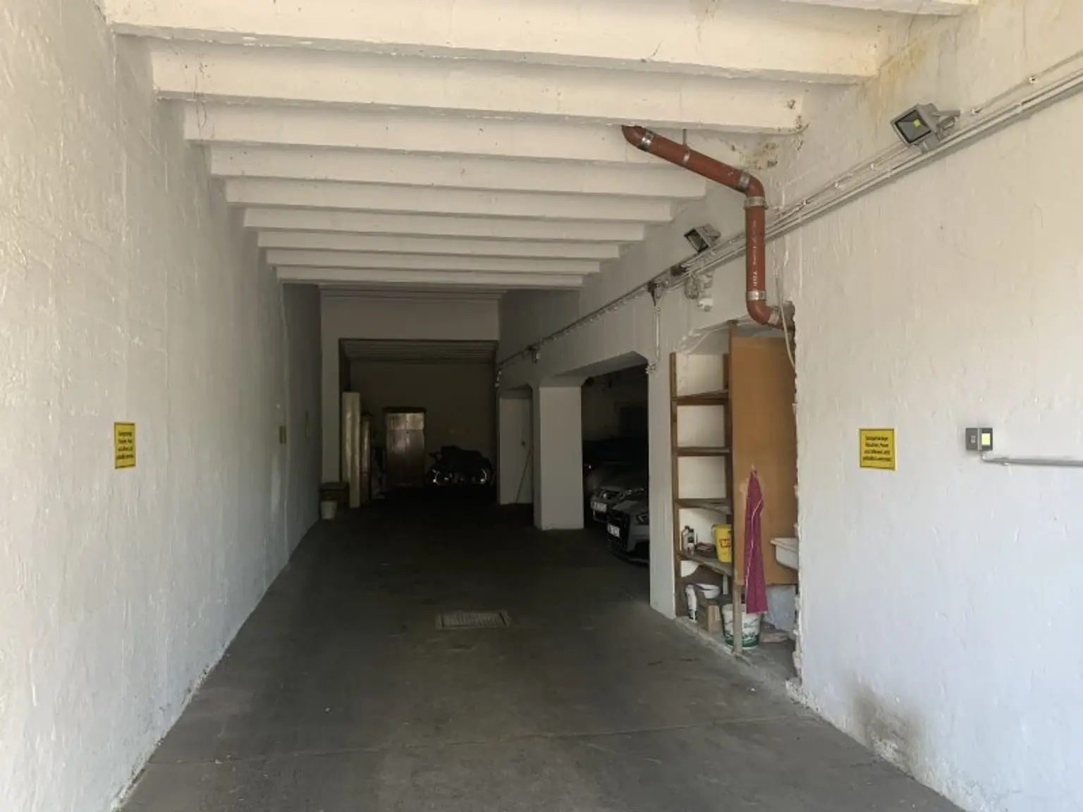 ZWEITBEZUG FERNBLICK GARAGE