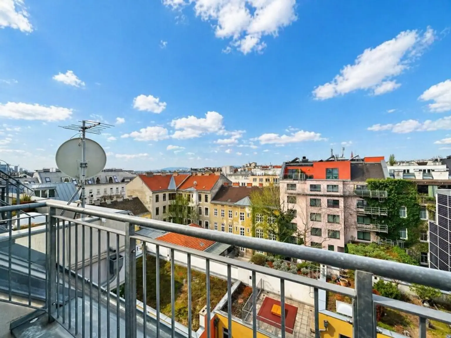 innenhofseitige Terrasse (Foto vom Abgeber)