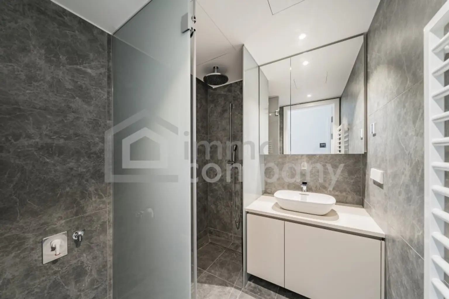 Stilvolle Wohnung im elitärsten Gebäude im Zentrum von Wien! 1. Bezirk. U1 und U2