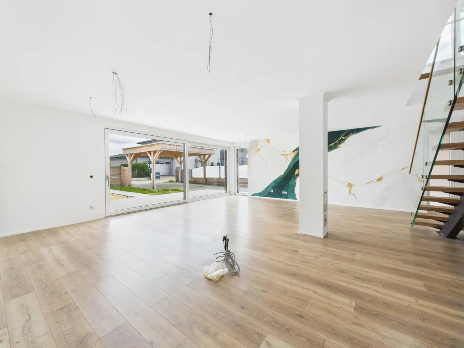 Modernes Wohnen auf höchstem Niveau: Erstbezug mit Smart Home, Salzwasserpool & 149 m² Wohnfläche in Wels-West