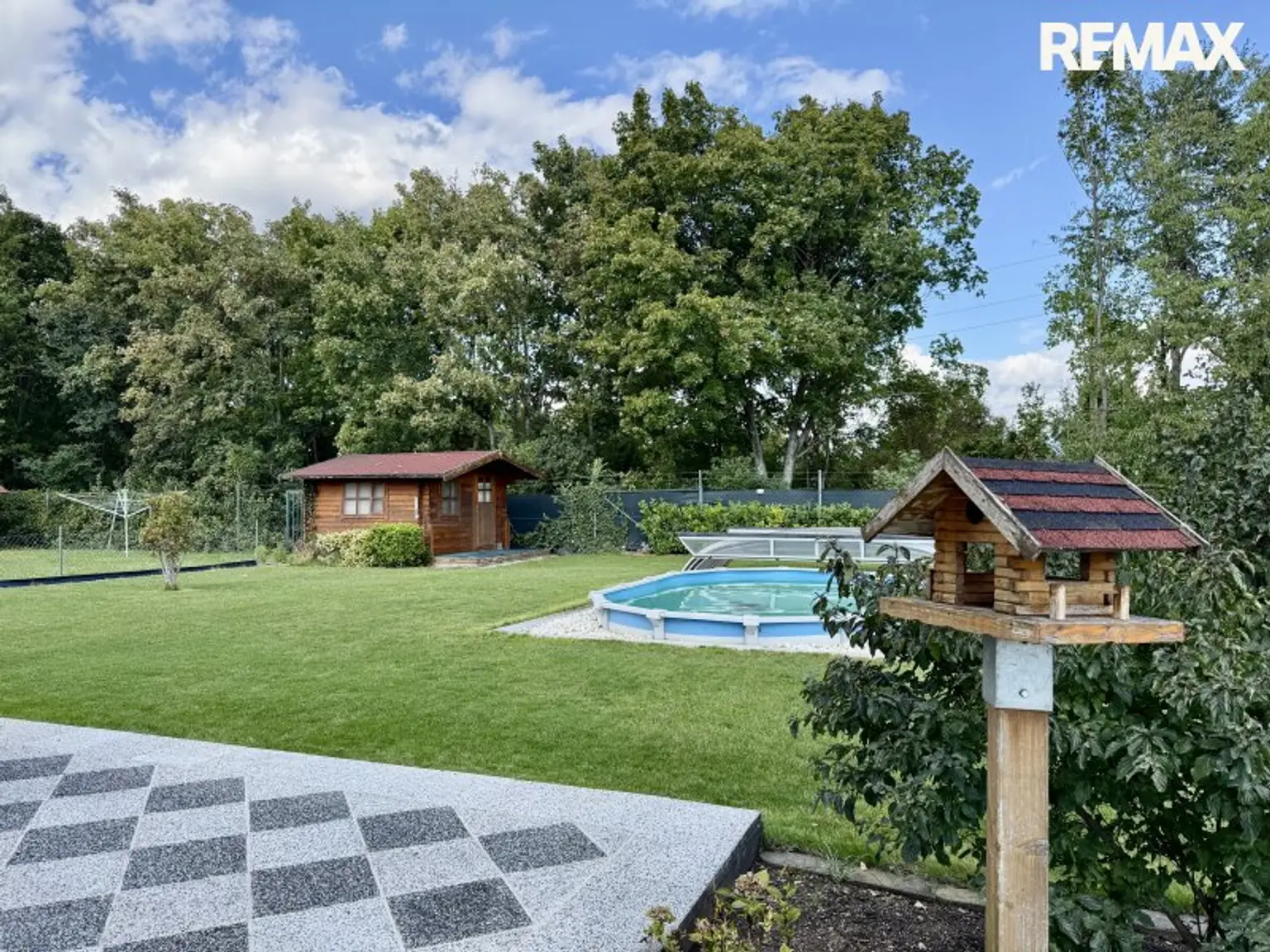 Seenahe Lage mit Badeplatz – Einfamilienhaus am Schloßsee (2. Reihe) inkl. Seezugang, ca. 125 m² Wfl.