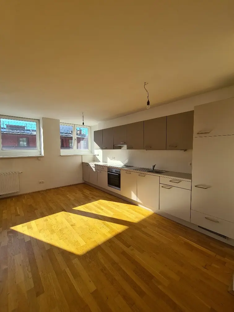 Herrliche Dachgeschosswohnung mit großer Terrasse - 
Nähe Krottenbachstraße!