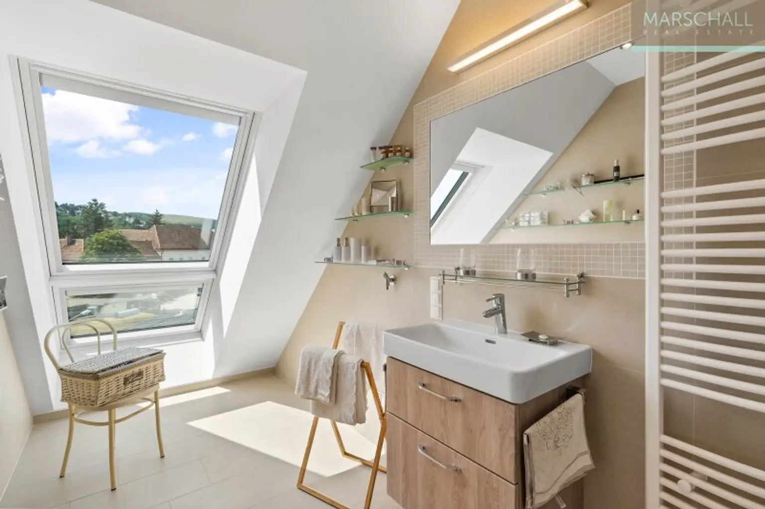 Hochwertig ausgestattete Penthousewohnung mit Terrasse in Toplage