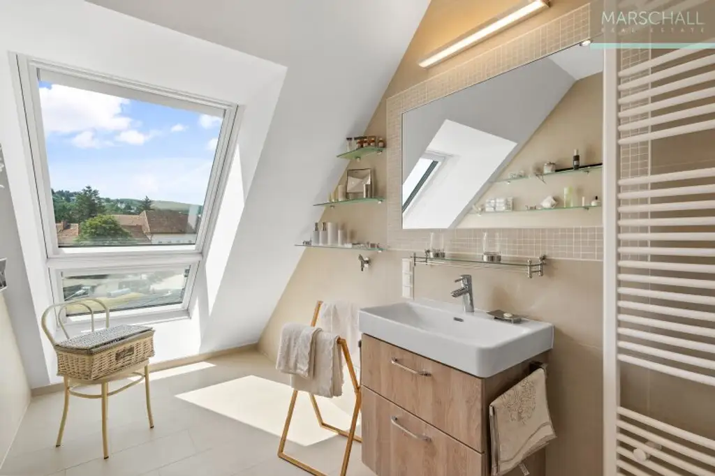 Hochwertig ausgestattete Penthousewohnung mit Terrasse in Toplage