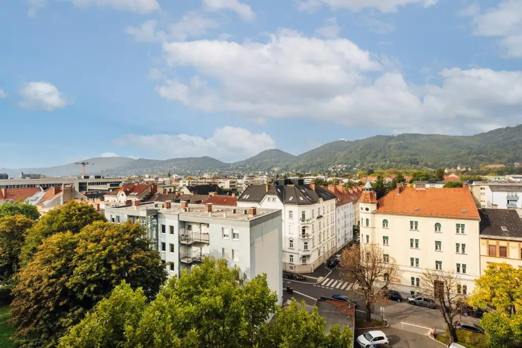 8020 Graz: über den Dächern der Prangelgasse