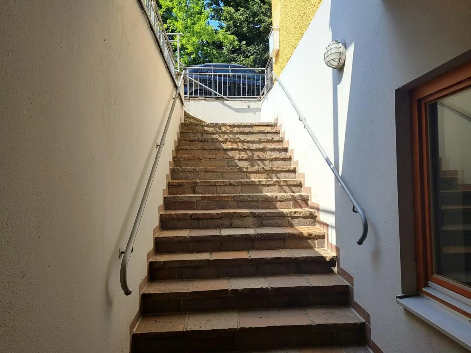 Souterrainwohnung in gepflegter Wohnanlage