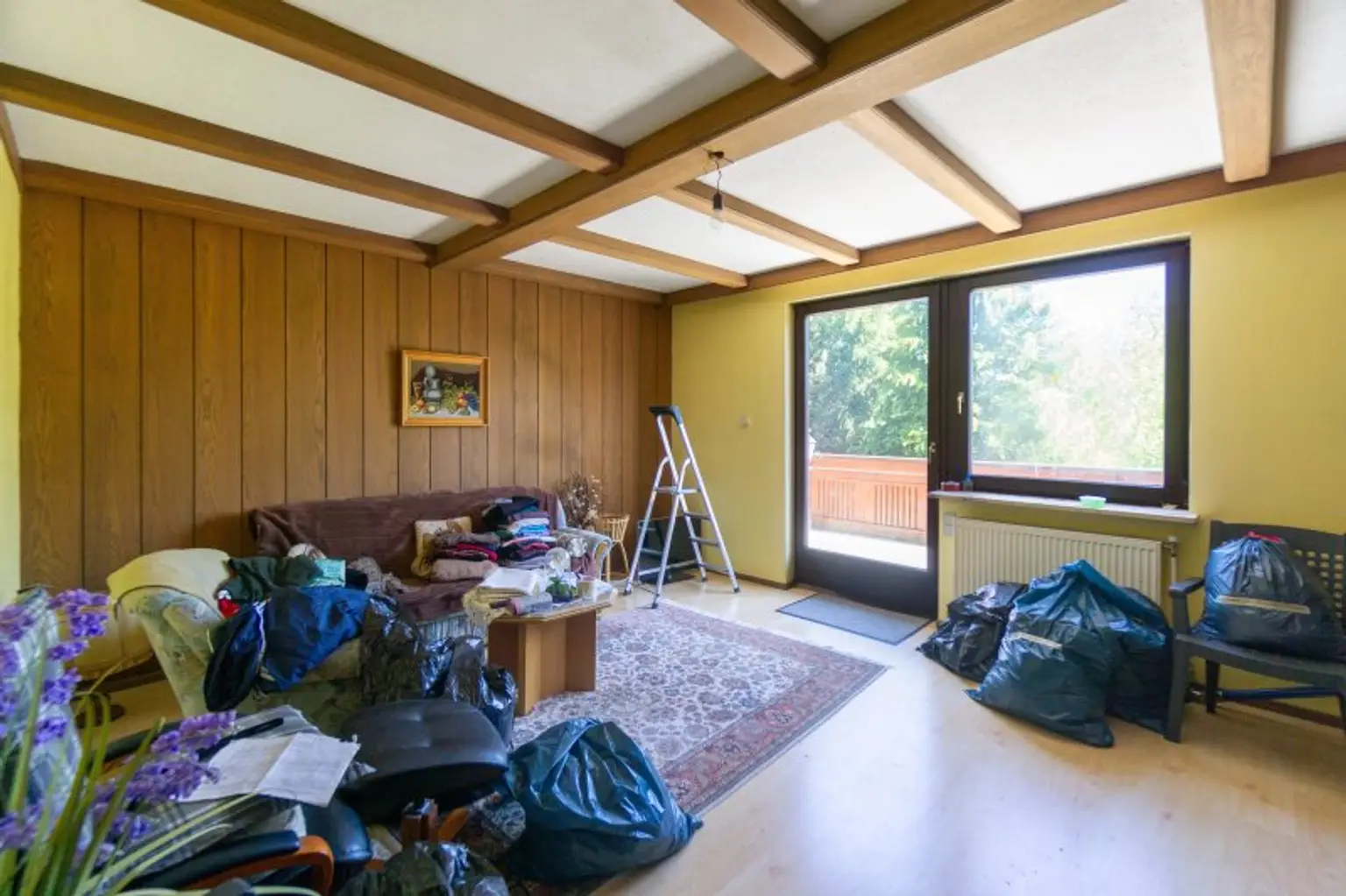 Zimmer mit Balkonausgang