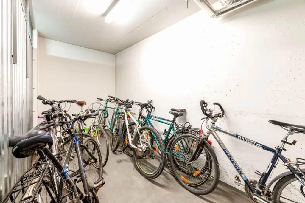 Ab 15. Dezember! Nahe U3! Zentrale 2-Zimmer-Wohnung inkl. Stellplatz zu vermieten!