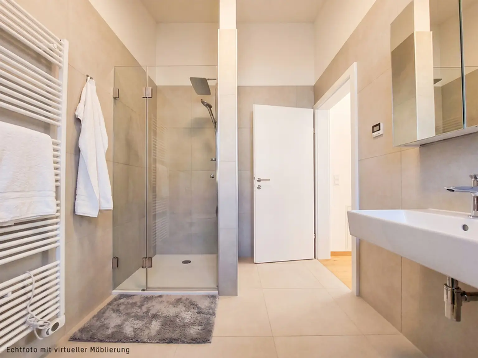 Zweites Badezimmer mit WC & Dusche im OG