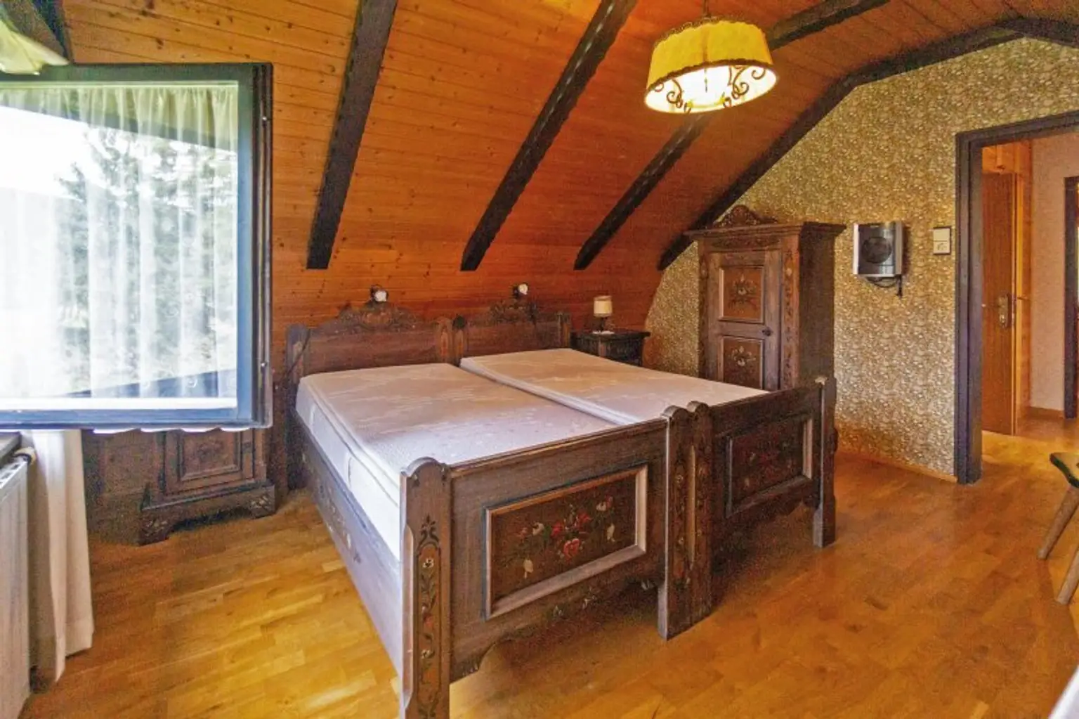 Idyllisches Landhaus in Wohnsiedlung am Waldesrand mitten im Triestingtal, südliches Bergland vor Wien