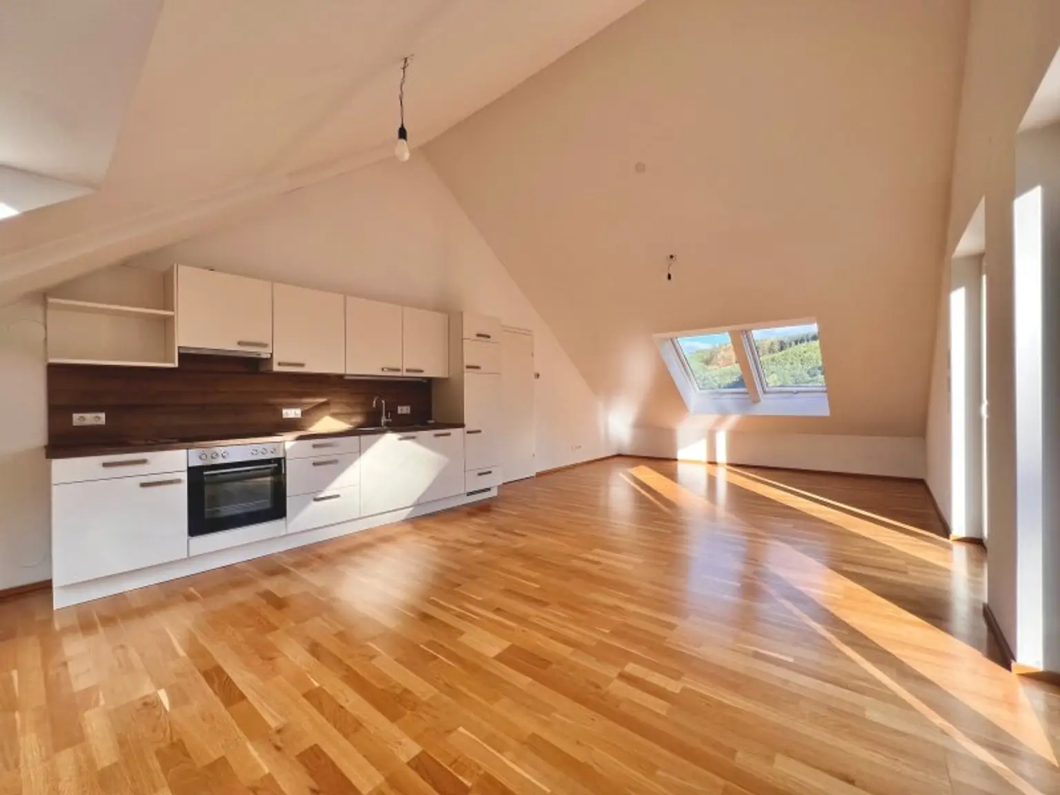 Wohnen am Speckgürtel von Wien- Moderne Dachgeschosswohnung!