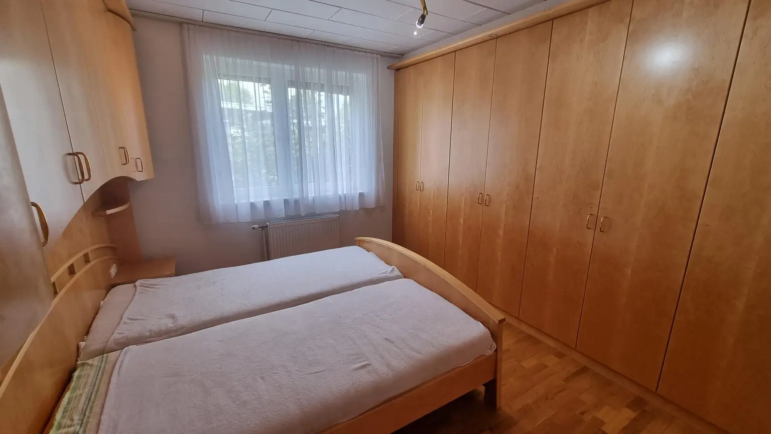 Charmantes Einfamilienhaus in ruhiger Grünlage – innen renoviert und bezugsbereit