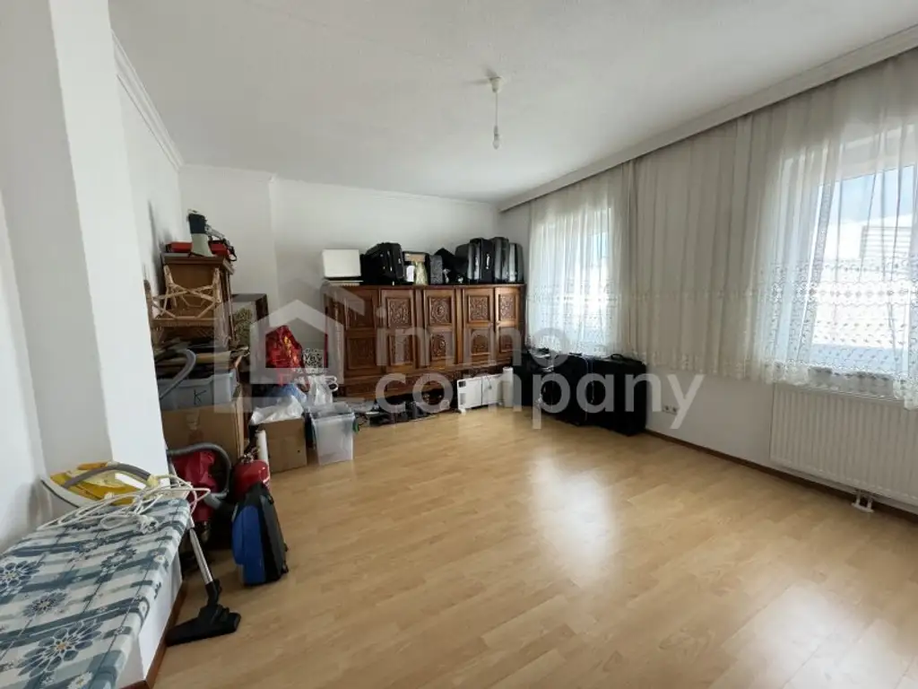 Riesenhaus nur mit Innenhof.... viel Platz - wenig Arbeit