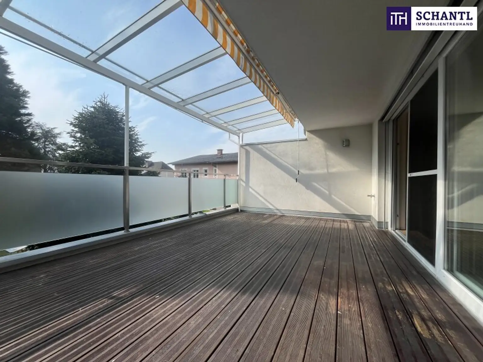 Traumhafte, lichtdurchflutete 3-Zimmer-Wohnung mit gigantischer Terrasse und Blick ins Grüne!