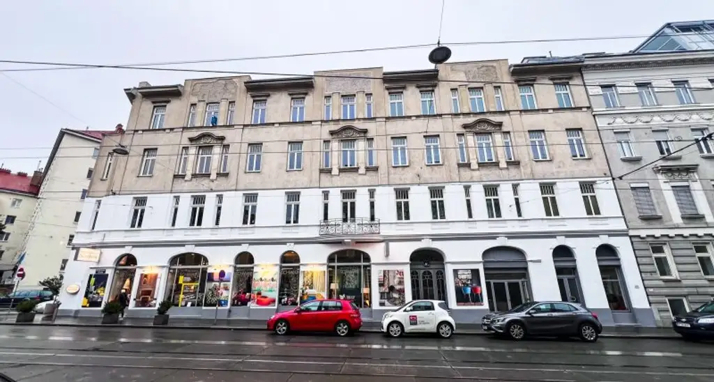 3-ZIMMER-ALTBAU MIT BALKON - SANIERUNGSBEDÜRFTIG IN TOP LAGE!