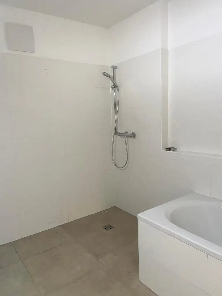 Moderne Dachgeschosswohnung inkl. Einbauküche und Loggia - Top A08