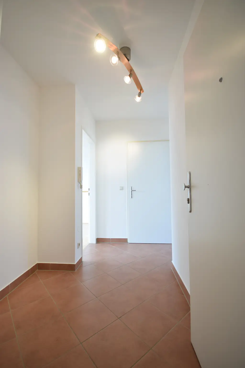 "ITZLING - Sonnige Wohnung mit Balkon und TG-Stellplatz"