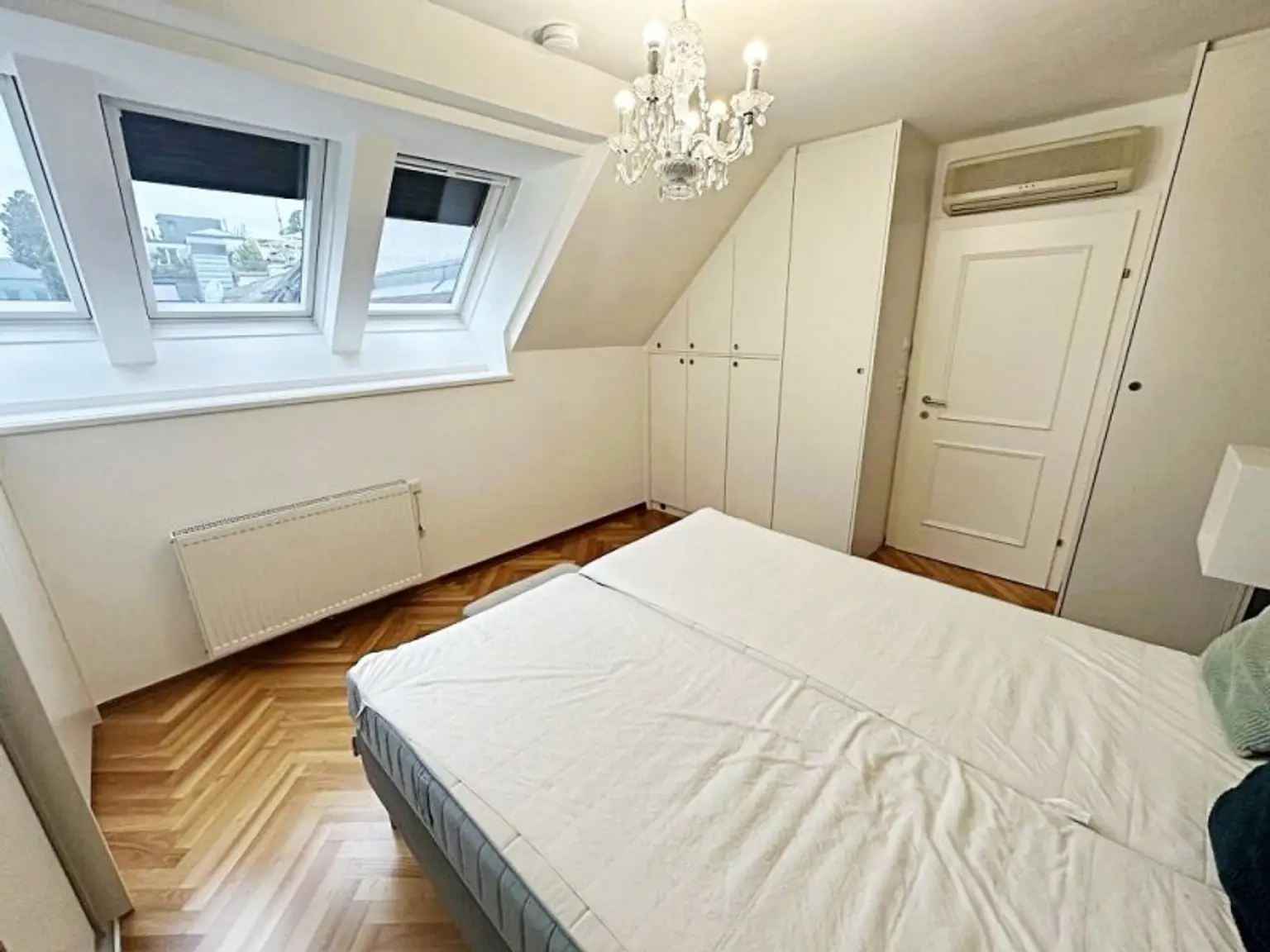 STAATSOPER-BLICK, klimatisiertes 110 m2 Dachgeschoss mit 20 m2 Terrasse, 3 Zimmer, Extraküche, 2 Bäder, Möblierung möglich