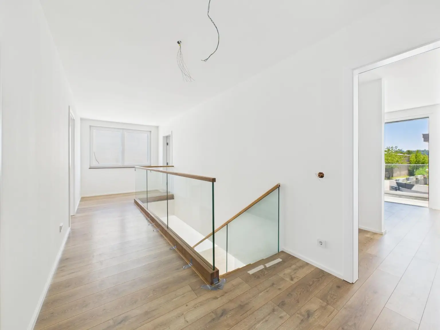 Wels-West: Luxuriöse Doppelhaushälfte mit Salzwasserpool, smarter Hausechnik & 149 m² Wohnfläche
