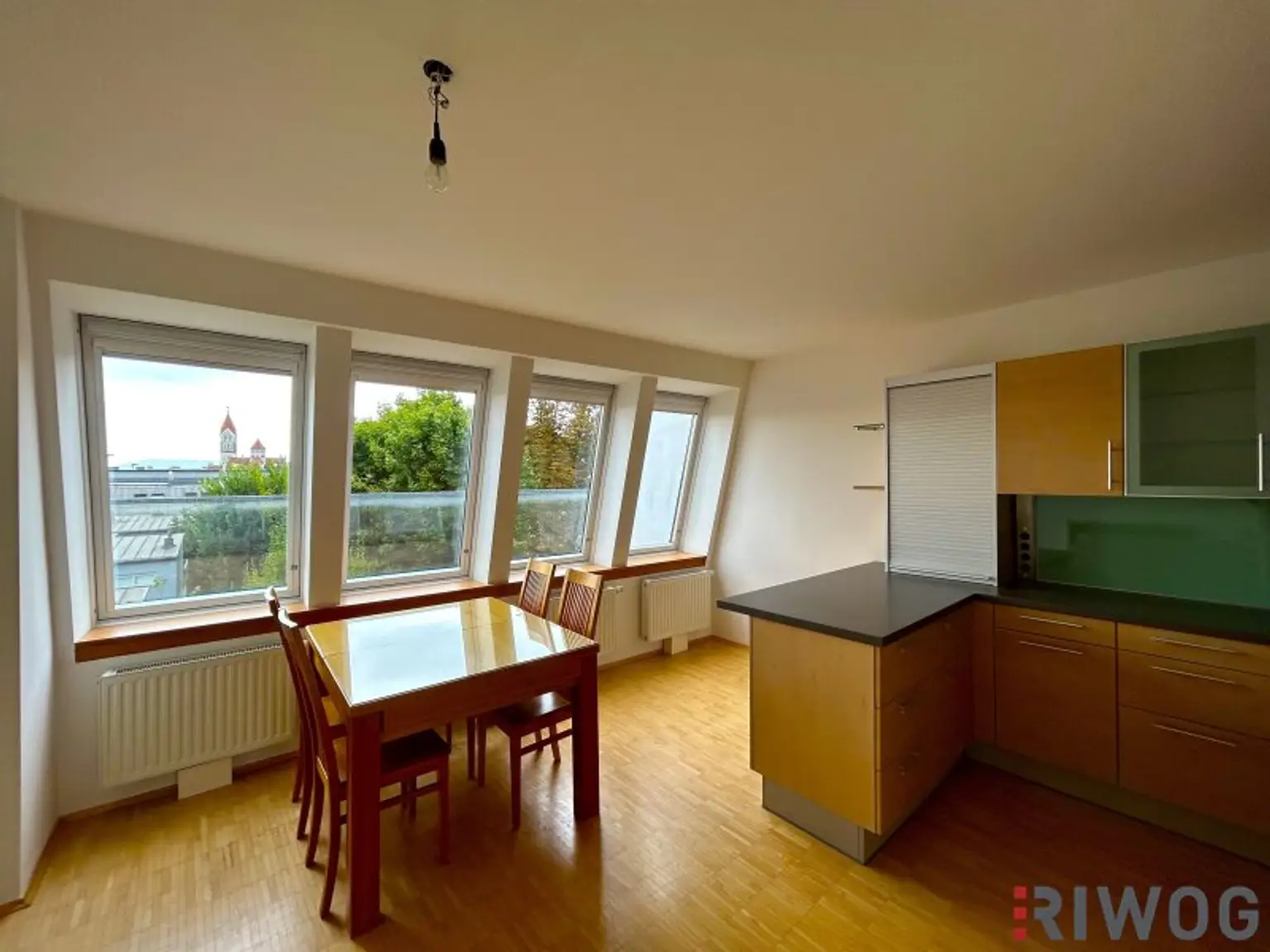 Nähe Schloss Hetzendorf und Bahnhof II Terrassenwohnung mit Garagenstellplatz II an der Hetzendorfer Straße