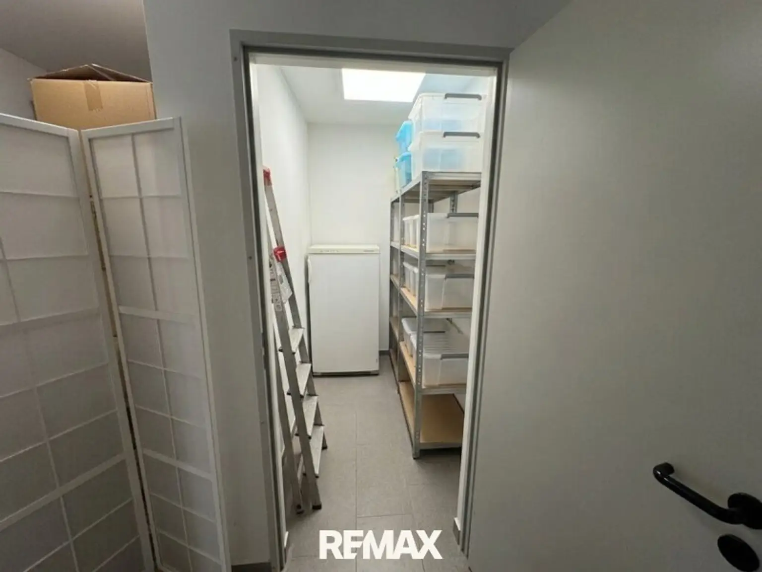 Abstellraum neben Wohnungstür