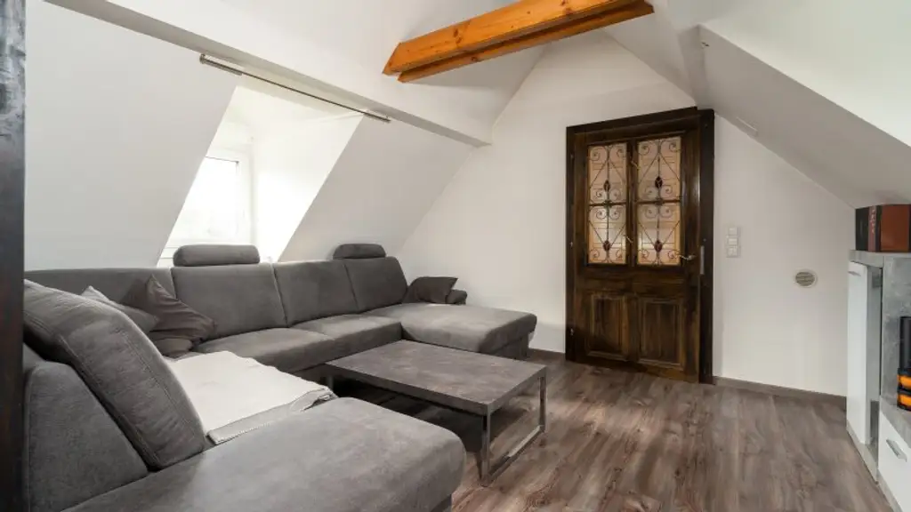 Paradies-Liebhaber aufgepasst! Detailreiches Ein oder Mehrfamilienhaus!