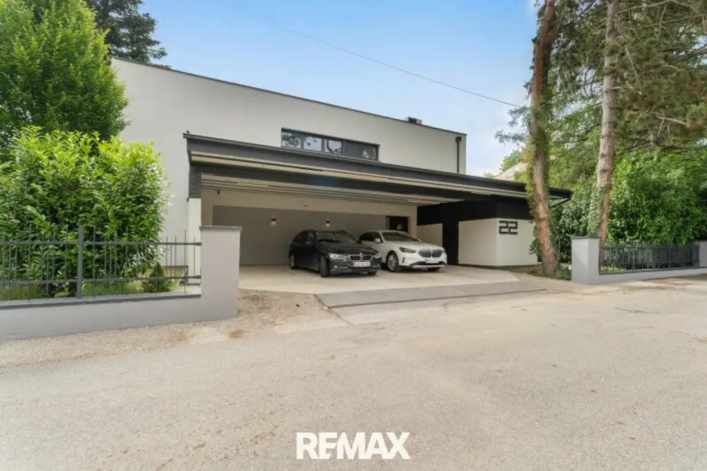 Beeindruckende Designer-Villa mit Pool und Poolhaus zum Soforteinzug!