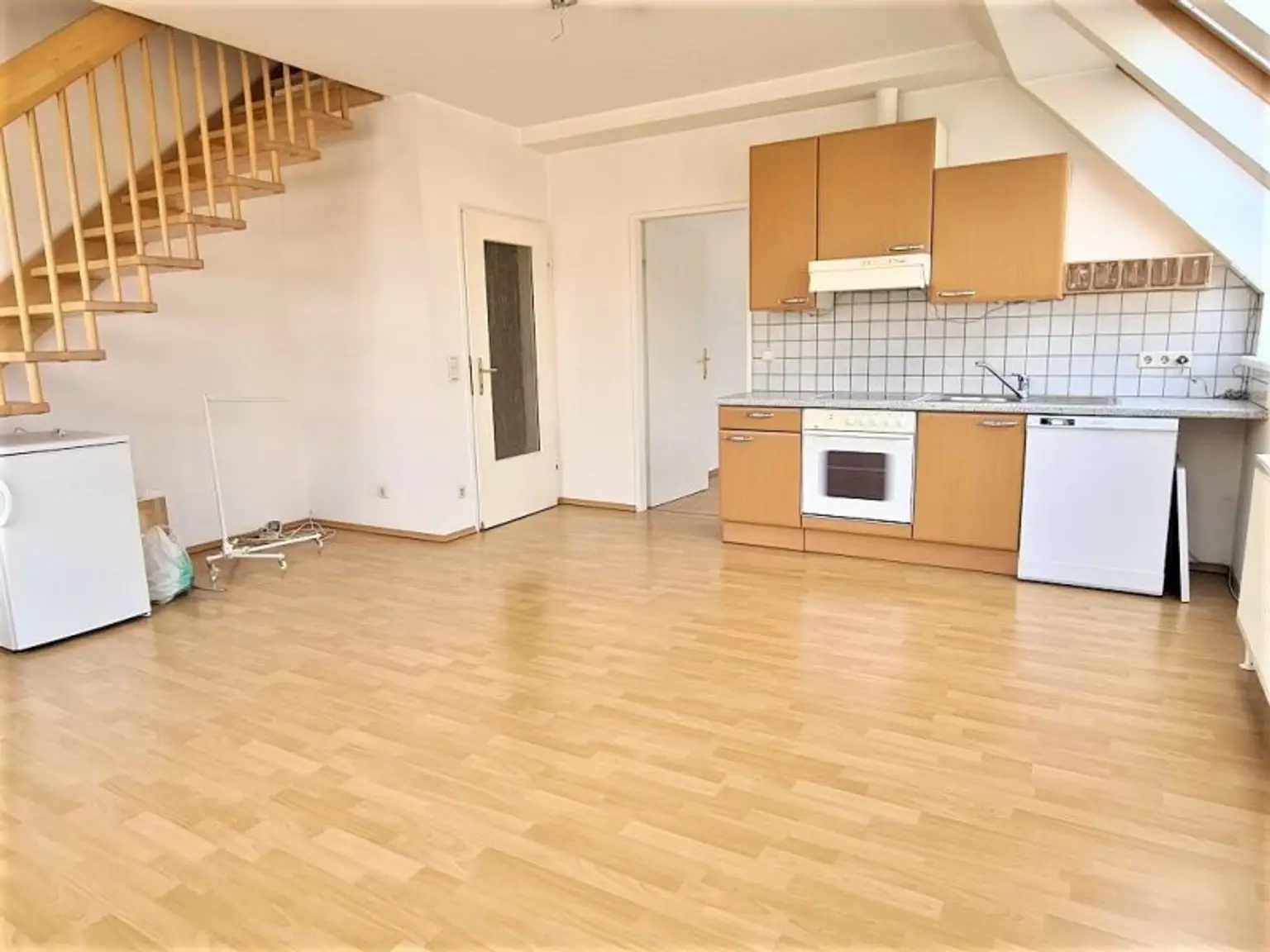 DACHGESCHOSS, AUGARTEN-NÄHE, 87 m² Maisonette mit 10 m2 Terrasse, Wohnküche, 2 Zimmer, Galerie, 2 Bäder, Rembrandtstraße